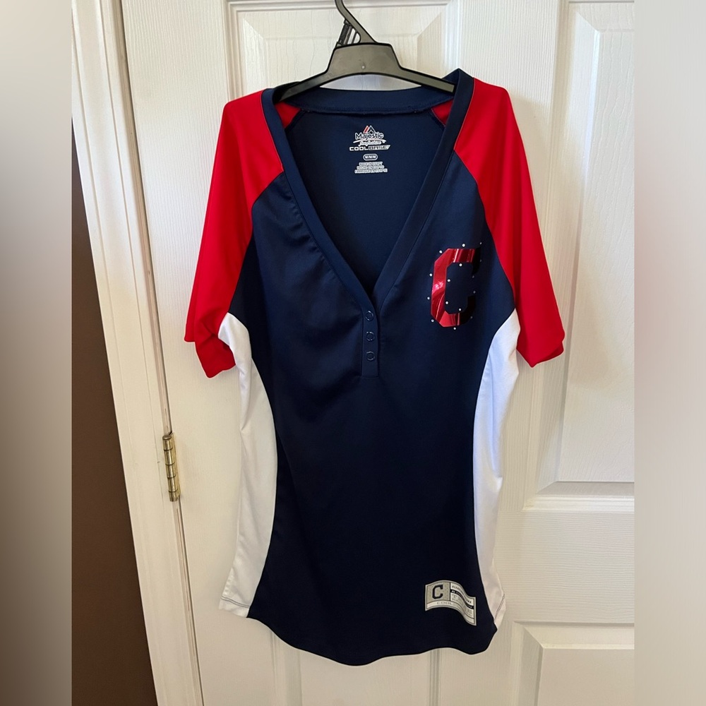 Women’s Medium Cleveland Shirt